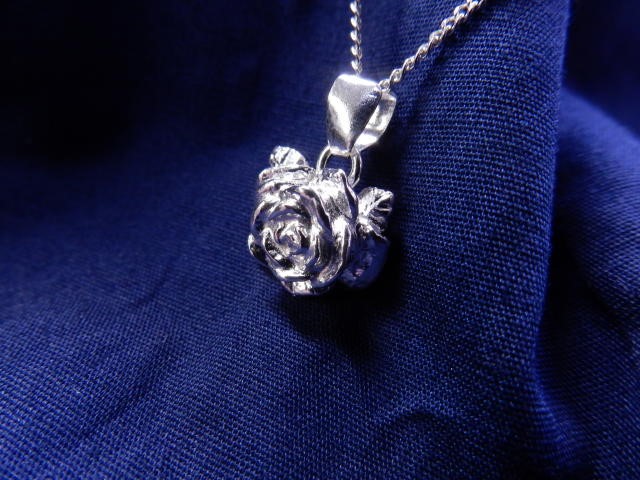 SILVER925 バラペンダントトップ ネックレス・ペンダント