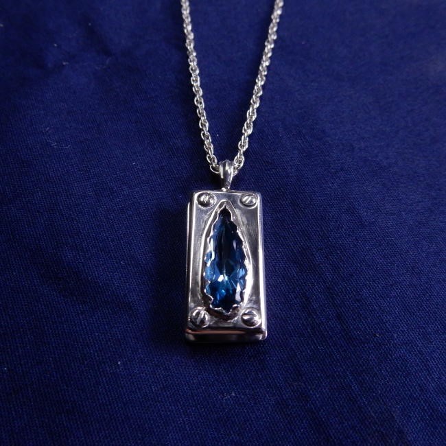 ブルートパーズ（ロンドンブルー）　SILVER925　ペンダントネックレス
