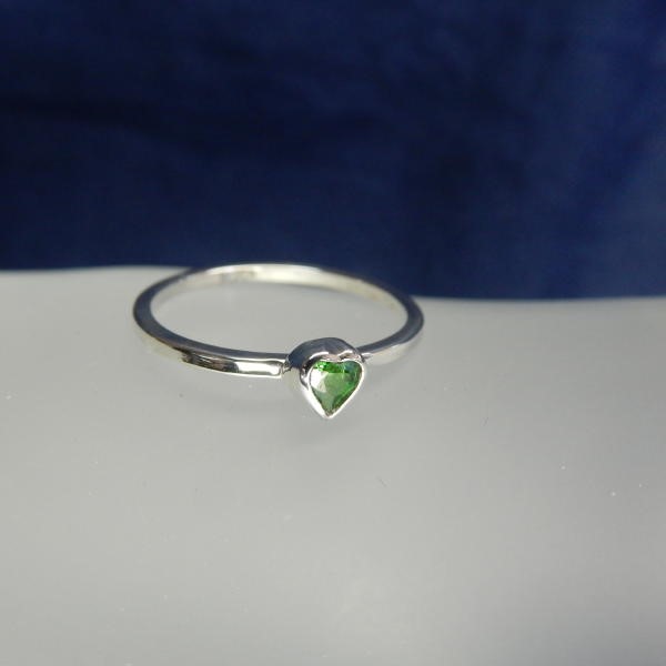 ｸﾞﾘｰﾝｶﾞｰﾈｯﾄ（ﾊｰﾄ）　SILVER RING　＃10