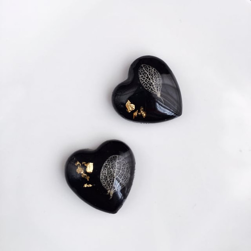 レジン ハート型 金箔 シンプル 黒 ドライフラワー ピアス イヤリング