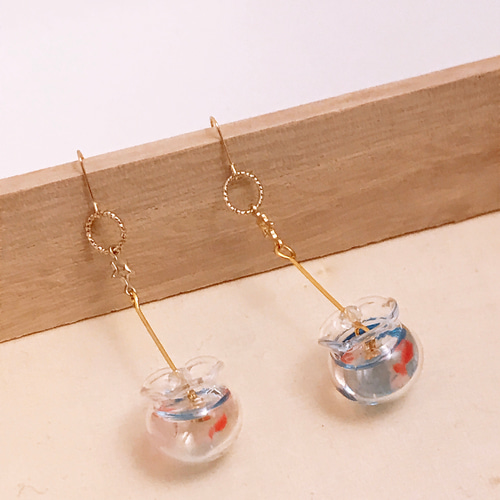 かすう工房夏限定「猫と金魚鉢モチーフネックレス＆ピアス」 ペリドット K18ペンダントトップ(ネコモチーフ/8月誕生石