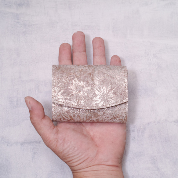 【スペシャル】花柄イタリアンレザーのコロンとしたミニ財布（ブロンズ） 2枚目の画像