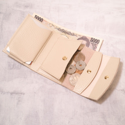 【スペシャル】花柄イタリアンレザーのコロンとしたミニ財布（ゴールド） 3枚目の画像