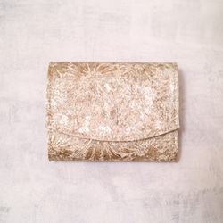 【スペシャル】花柄イタリアンレザーのコロンとしたミニ財布（ゴールド） 8枚目の画像