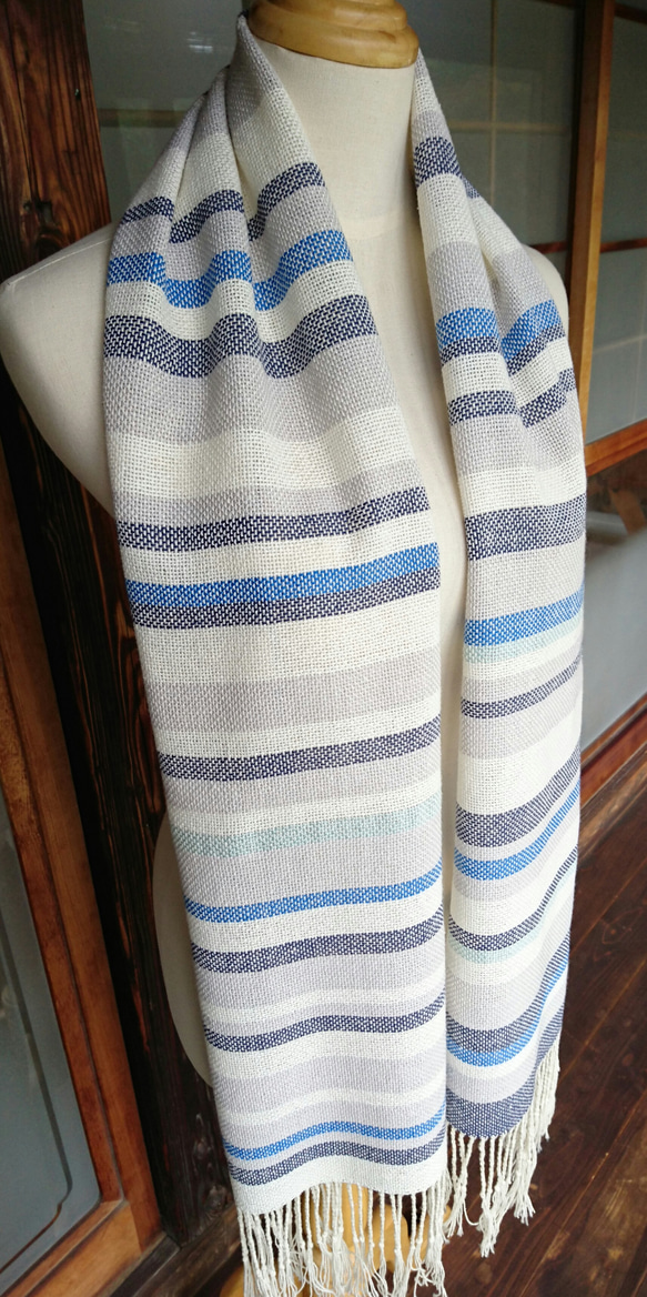 【値下げしました】手織り・コットン・青のボーダーストール 4枚目の画像