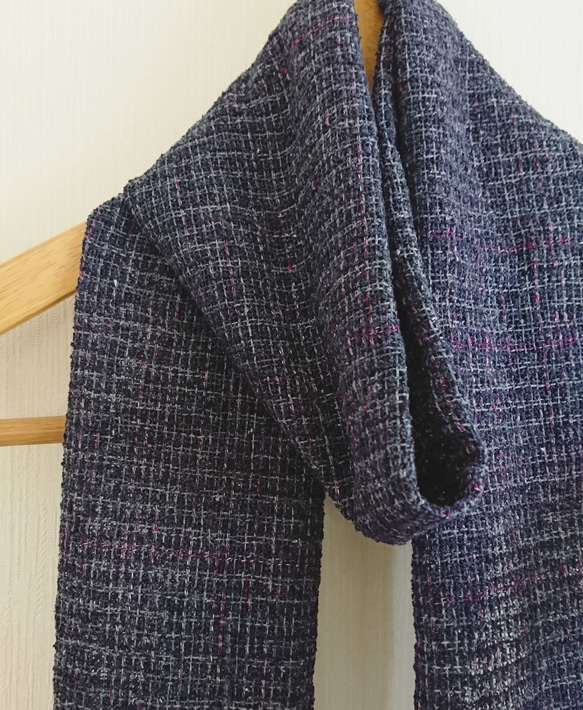 手織り・シルクとコットンのストール・ネイビー 1枚目の画像