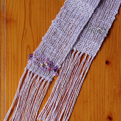手織り・ビーズ糸を織り込んだ細いストール 5枚目の画像