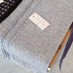 手織り・ラムウールのマフラー 2枚目の画像