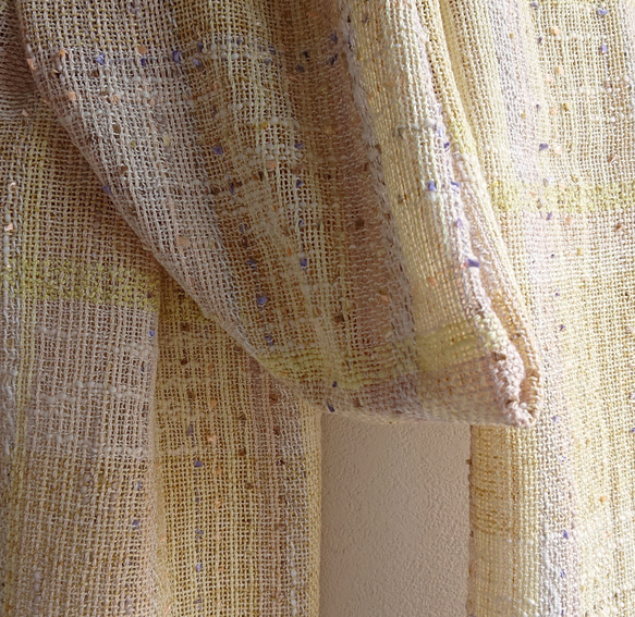 手織り・色んなレモンイエローのストール 3枚目の画像