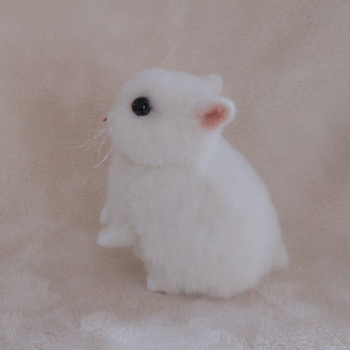 羊毛フェルト 白うさぎ ハンドメイド プレゼント ペロッと舌だし♪ベビーの白うさぎさん 羊毛フェルト 羊毛