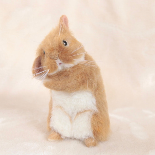 羊毛フェルト アートドール パポテ ネージュさん soldティモテをしているうさぎさん ネザーランドドワーフ オレンジ