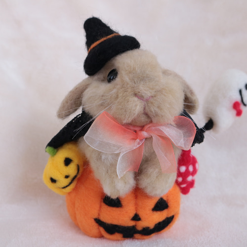 ハロウィンのたれ耳うさぎさん 羊毛フェルト 羊毛フェルト SEVEN's
