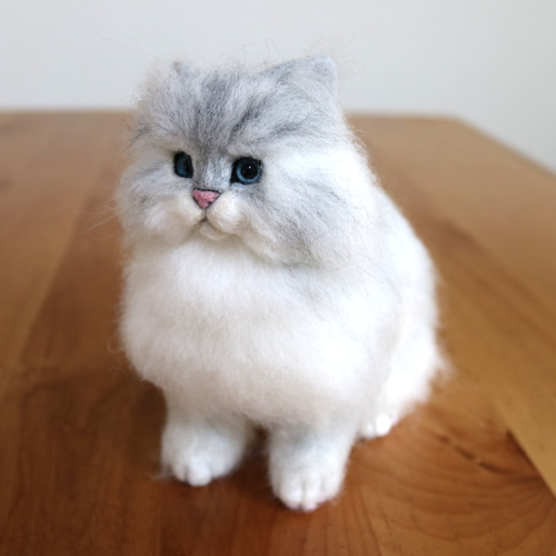 【今月の推し猫】羊毛フェルトブローチ　　リアルで可愛いペルシャチンチラシルバー 今月の推し猫】羊毛フェルトブローチリアルで可愛いペルシャ