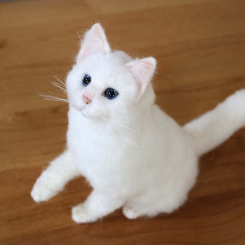 猫　羊毛フェルト　茶白ちゃん♡ 白猫ちゃん♡ スモールサイズ　ハンドメイド 受注商品♪mia♪ sサイズ キジ白猫 猫 ハンドメイド 羊毛
