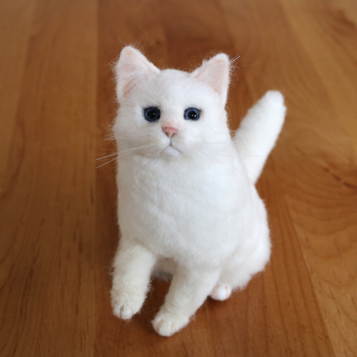 猫　羊毛フェルト　茶白ちゃん♡ 白猫ちゃん♡ スモールサイズ　ハンドメイド Yahoo!オークション - 羊毛フェルト猫 茶白猫 ハンドメイド
