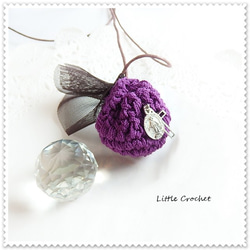葡萄；Little Crochet ネックレス 巾着袋・パープル グレープ シック 大人かわいい・お守り袋 ニット小物 1枚目の画像