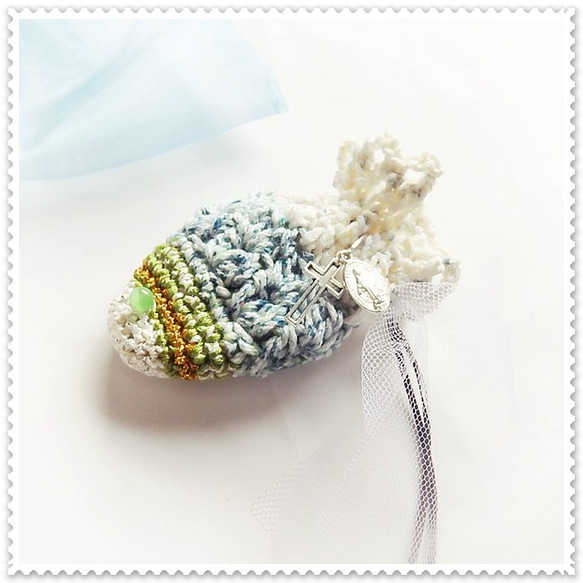 Fish Crochet；ネックレス 巾着袋 ホワイト グリーン ブルー・お守り袋 福袋 金魚 1枚目の画像