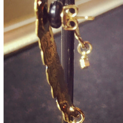 シマフクロウの羽　ピアス　片耳（一個売り）タイプ 5枚目の画像