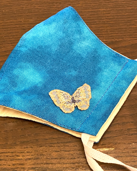 ハンドメイドWガーゼ立体オシャレマスク★コスチュームマスク（大人用）（ムラ染めブルー）（コットン100%）(刺繍レース) 6枚目の画像