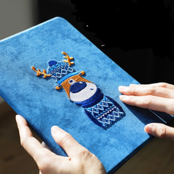 ipad ケース 立体的 刺繍  シカ 鹿 馴鹿 レザー 手帳型 7枚目の画像