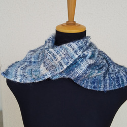 手織りの布でマフラー帽子（紺白） 1枚目の画像