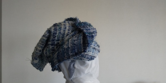手織りの布でマフラー帽子（紺白） 5枚目の画像