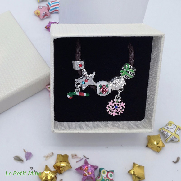 聖誕Party Queen-斜紋編織皮繩手鍊-白色-禮盒裝-吊飾款式隨機出貨 第7張的照片