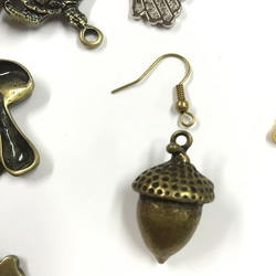 どんぐりチャーム　100個 どんぐりチャーム＊1個 | little lamps -Glass Bead Shoppe-
