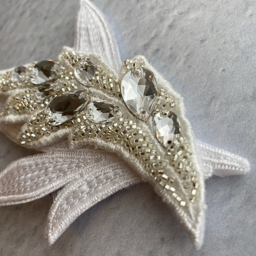 刺繍ビジュヘッドアクセ スワロフスキー ヘアアクセ