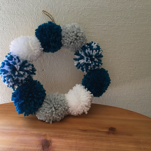 ぽんぽんリース ブルー系 リース karimero 通販 3886590｜Creema(クリーマ)