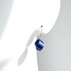K18 青金石 大粒面 漂亮的切工 藍色深似夜空琉璃色耳環或耳釘 第4張的照片