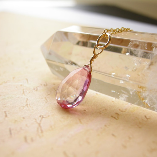 14kgfピンクトパーズのひと粒雫チャーム