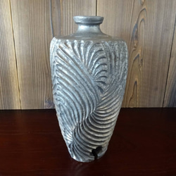 【SALE】肩衝三脚しのぎ花器いぶし金彩５ 1枚目の画像
