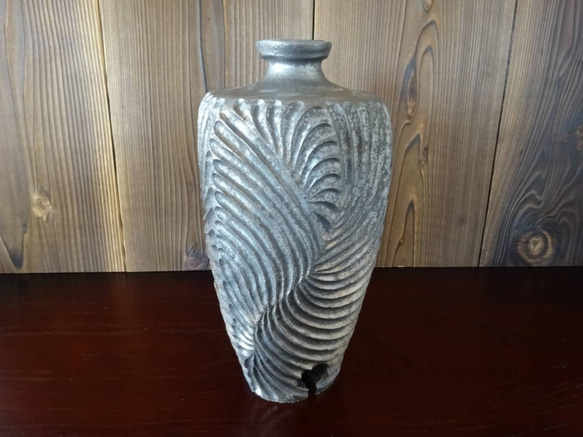 【SALE】肩衝三脚しのぎ花器いぶし金彩５ 1枚目の画像