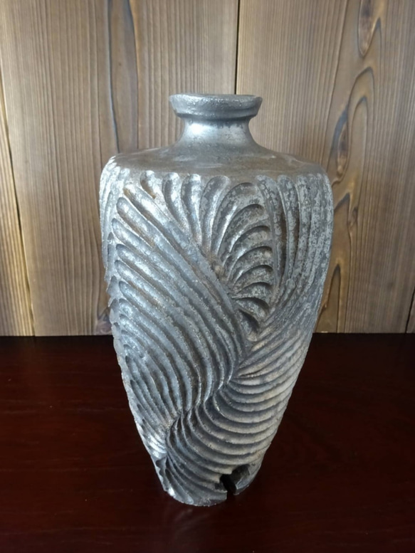 【SALE】肩衝三脚しのぎ花器いぶし金彩５ 3枚目の画像