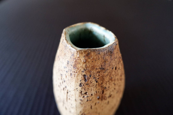 【SOLD】黄土四つ足ミニ花器１ 6枚目の画像