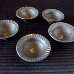 【SALE】1/3ミニチュア食器　黒リム皿　8cm　ドール用 6枚目の画像
