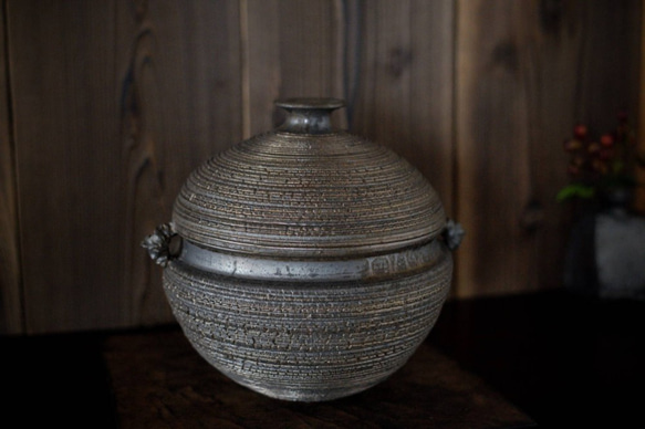 【SALE】いぶし金彩裂紋耳付き花器１ 1枚目の画像