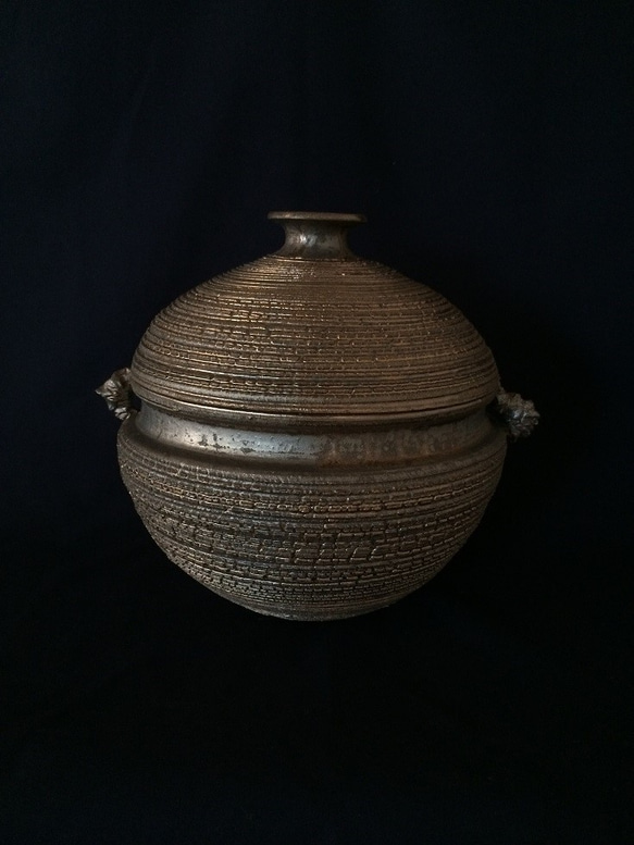 【SALE】いぶし金彩裂紋耳付き花器１ 2枚目の画像