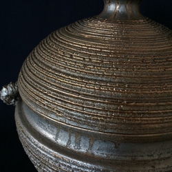 【SALE】いぶし金彩裂紋耳付き花器１ 4枚目の画像