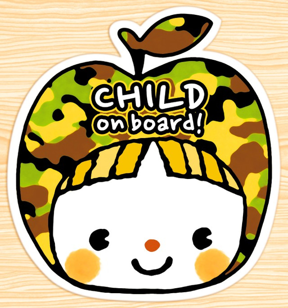 CHILD ON BOARD マグネットステッカー(カモフラりんごちゃん） 1枚目の画像
