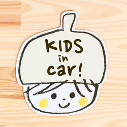 KIDS IN CAR マグネットステッカー(ミルク） 1枚目の画像