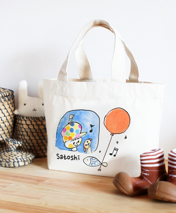 名前が入れられるキッズトートバッグ（窓からの眺め） 2枚目の画像