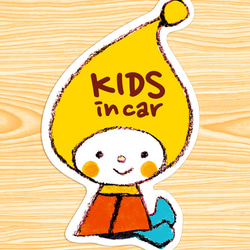 KIDS IN CAR マグネットステッカー(黄色い帽子のエルフちゃん） 1枚目の画像