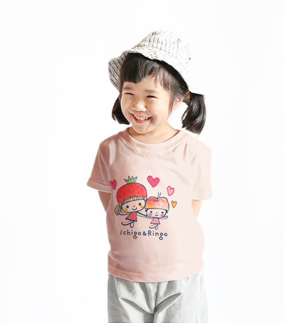 ペアでも着れる名前が入れられるＴシャツ（いちご＆りんご） 2枚目の画像