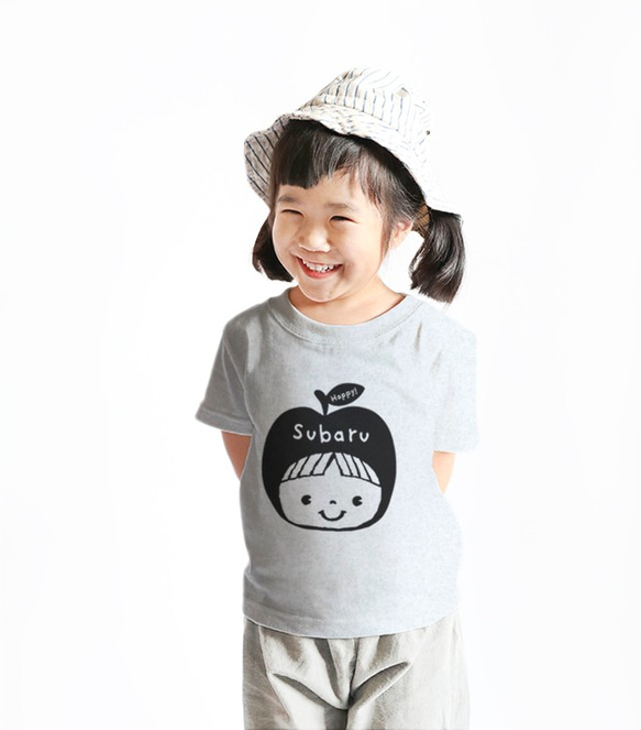 名前が入れられるＴシャツ（白黒りんご） 1枚目の画像