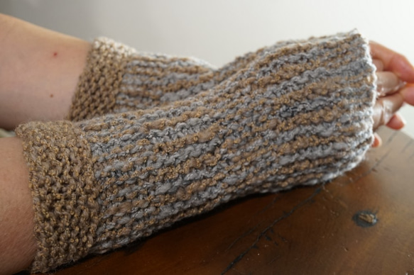 シェットランド＆メリノのリストウォーマー/手紡ぎ糸・手編み 1枚目の画像