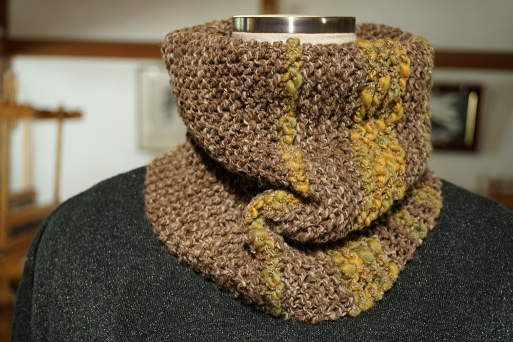 手紡ぎ糸のネックウォーマー&帽子/気分しだいでお好きな色目をフロントにして・・・