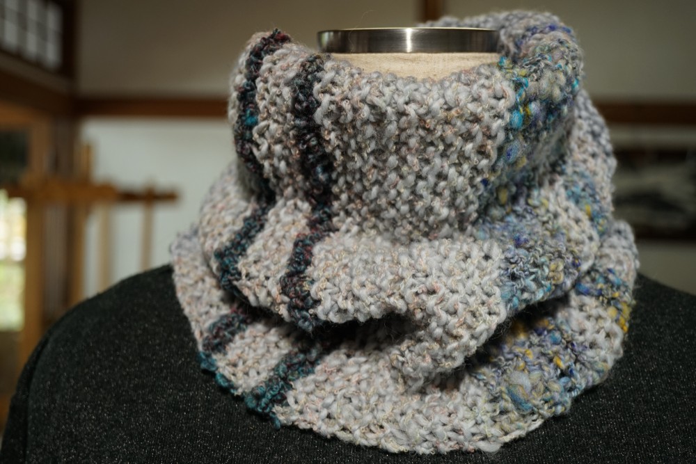 手紡ぎ糸のネックウォーマー&帽子/気分しだいでお好きな色目をフロントにして・・・