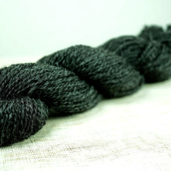 アルパカ100%双糸(手紡ぎ糸)黒ねず 3枚目の画像